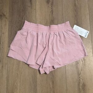 Lululemon - Shake It Out High Rise Run Short 2.5”
NWT Large